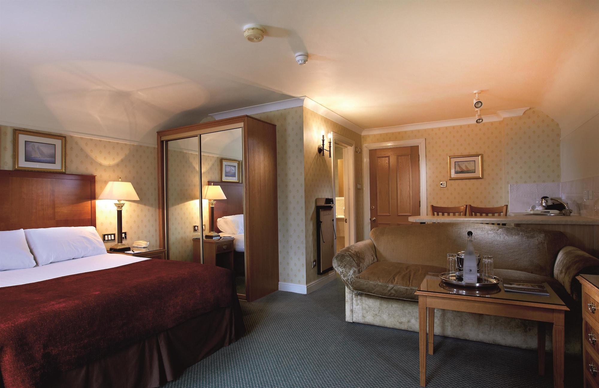 Macdonald Elmers Court Hotel Lymington Eksteriør billede