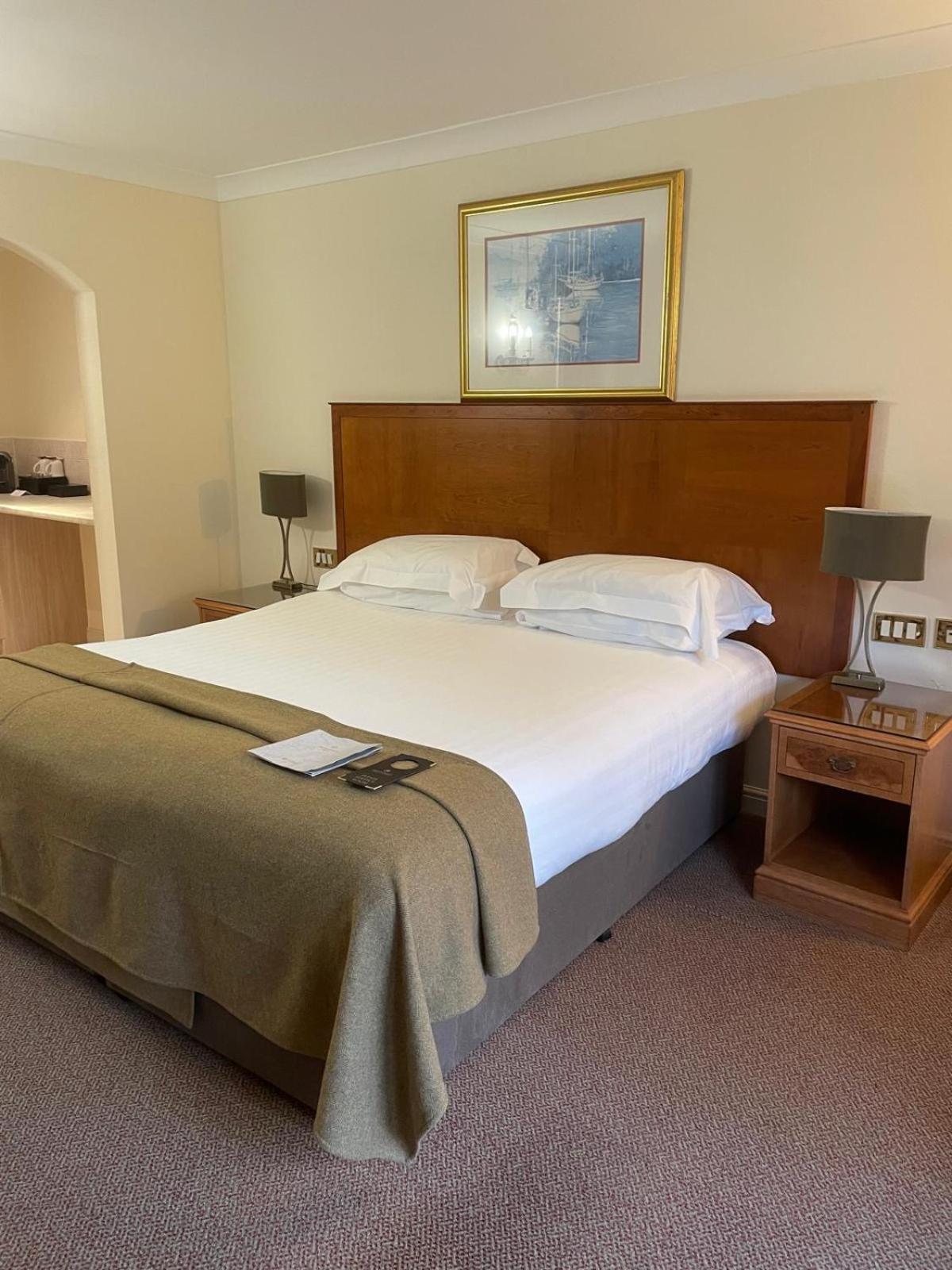 Macdonald Elmers Court Hotel Lymington Eksteriør billede