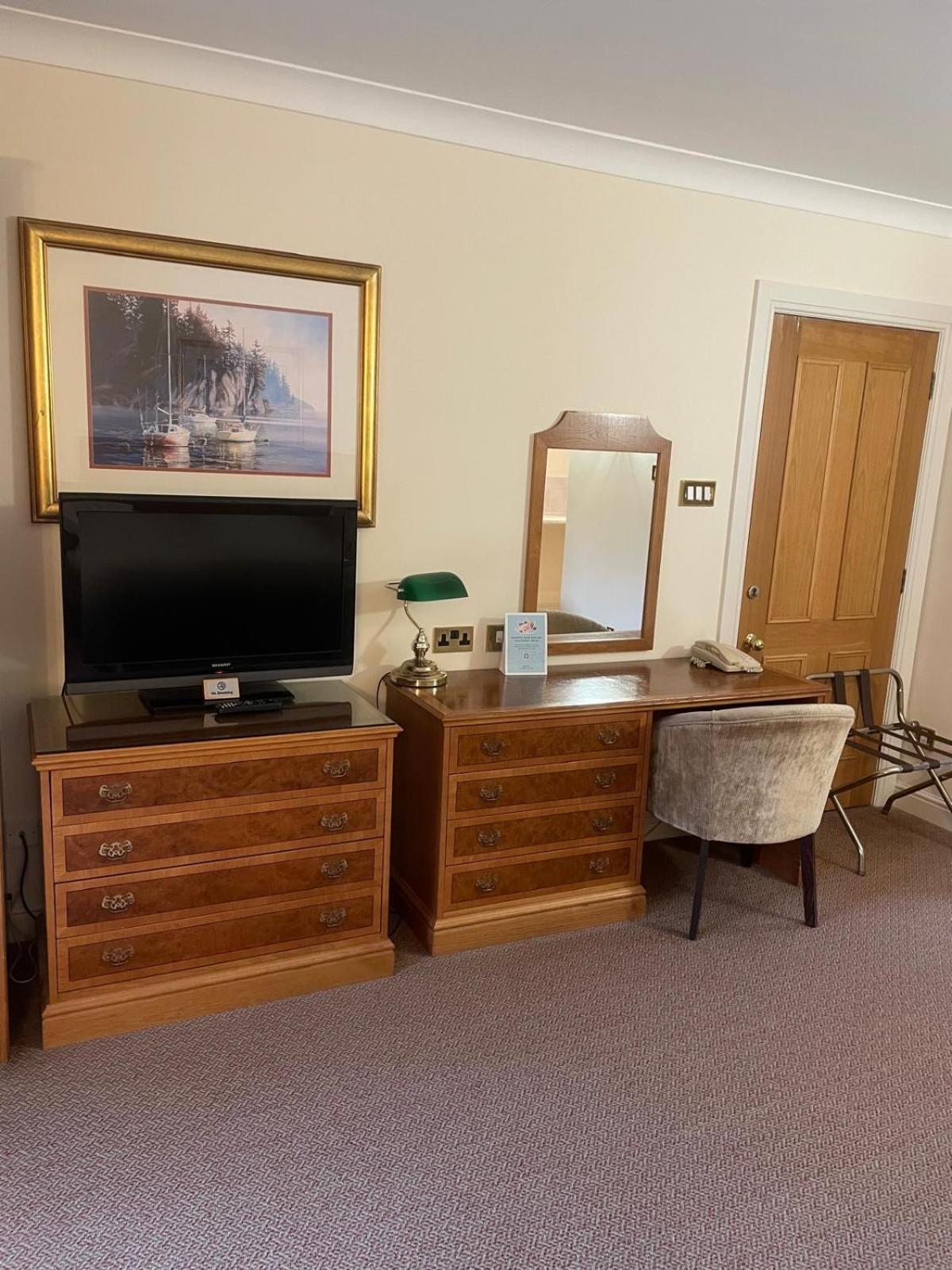 Macdonald Elmers Court Hotel Lymington Eksteriør billede