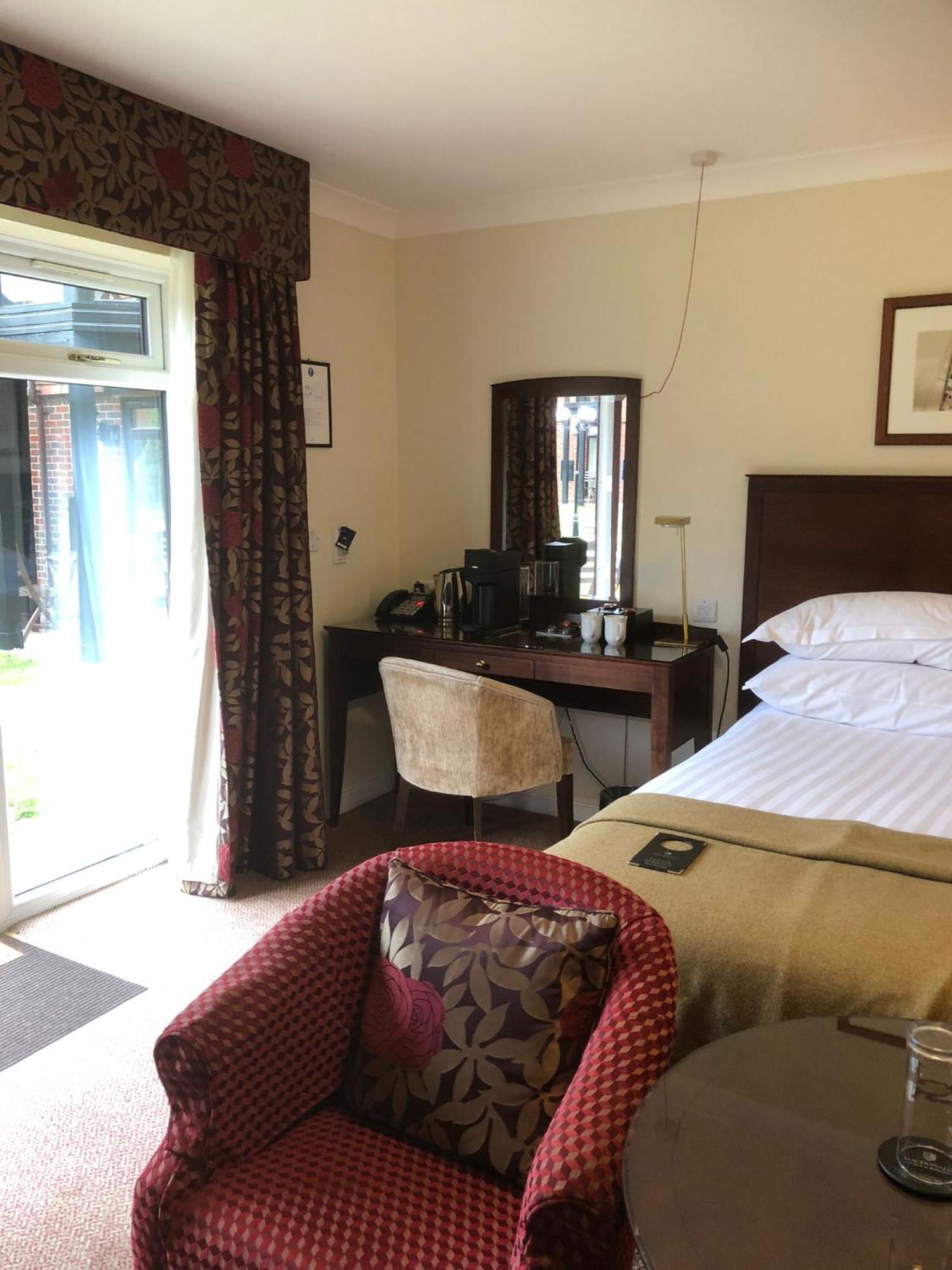 Macdonald Elmers Court Hotel Lymington Eksteriør billede