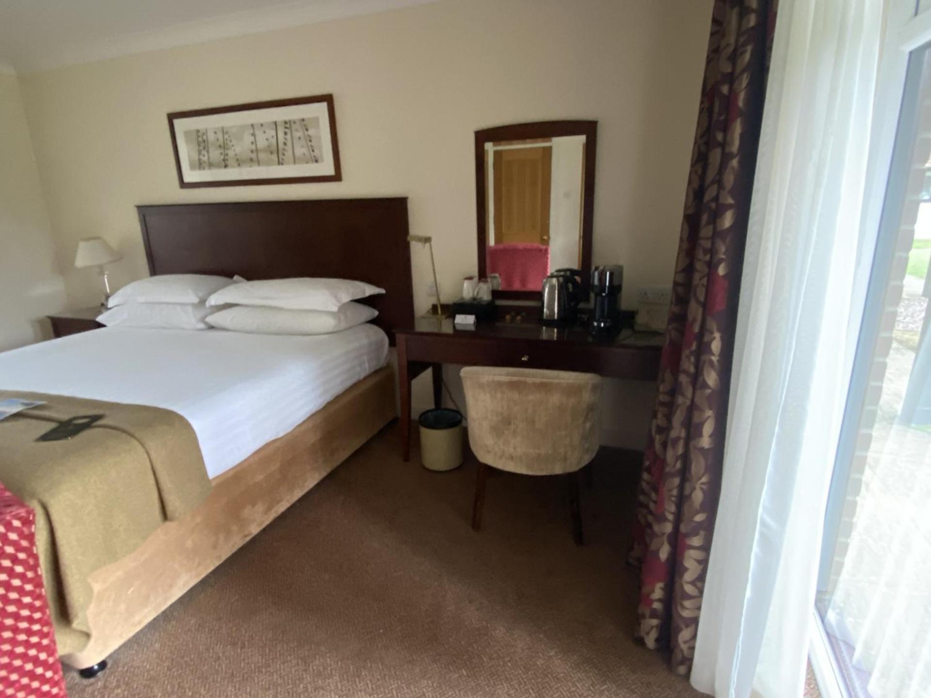 Macdonald Elmers Court Hotel Lymington Eksteriør billede