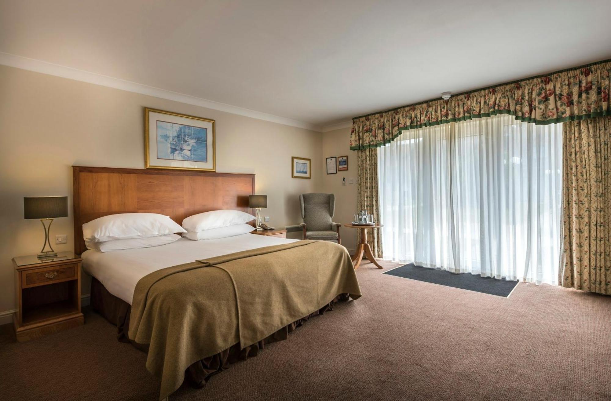 Macdonald Elmers Court Hotel Lymington Eksteriør billede